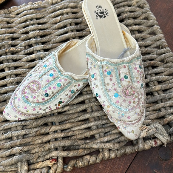 Genie Shoes- white sequined beadeed slip ons! - Picture 5 of 6
